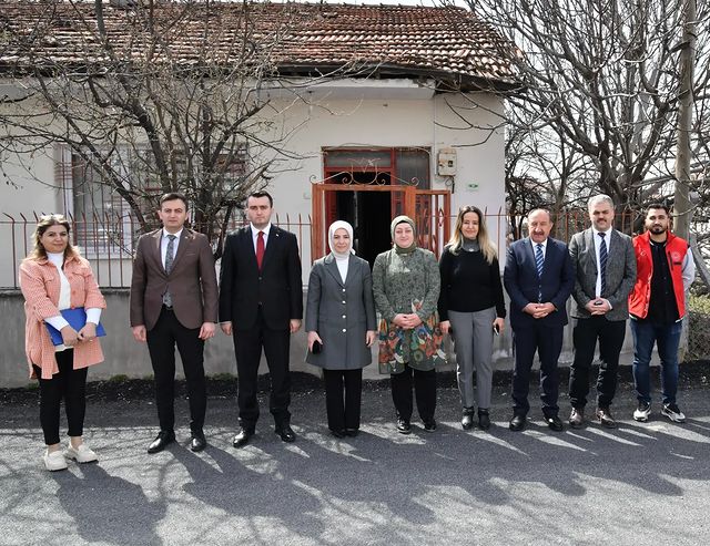 Malatya Valisi Ersin Yazıcı ve Kaymakam Kutsal Baytak, Ramazan Ayı'nda ihtiyaç sahiplerini ziyaret etti.