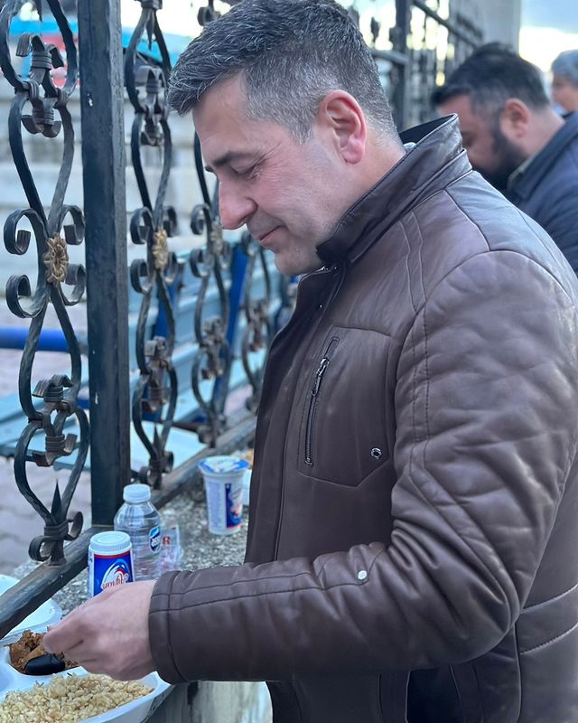 Yeşilyurt Belediye Başkan Adayı Alper Gürsoy, Çarmuzu Mahallesi'nde Mahalle Halkıyla Oruç Açtı